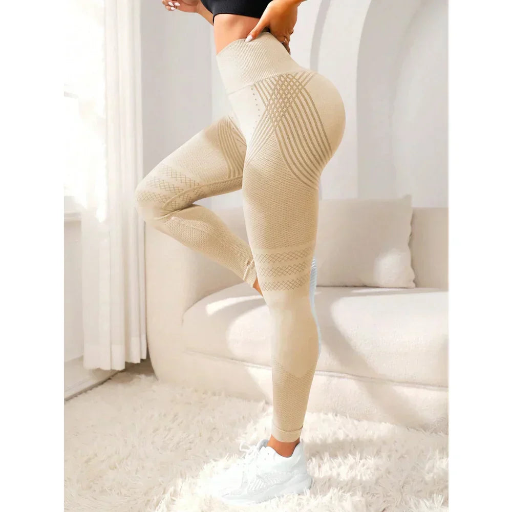 Women's seamless activewear leggings. Booty-lifting design, perfect for yoga & workouts.