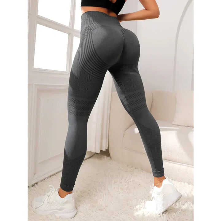 Athletic women's seamless workout leggings. Booty-lifting activewear for yoga & fitness.