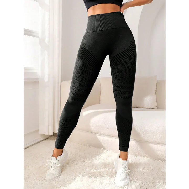 Flattering fit seamless women's leggings. High-waist, booty-lifting yoga & fitness apparel.