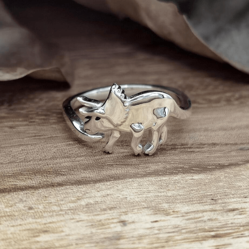 Unisex adjustable sterling silver dinosaur ring, detailed prehistoric animal design, fashion accessory