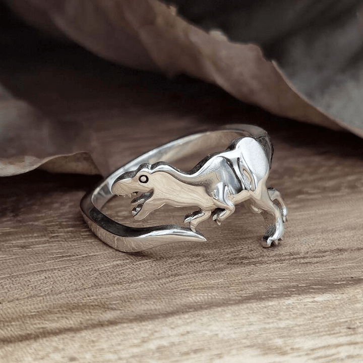 Adjustable dinosaur ring, a trendy animal-themed fashion accessory, ideal for dino enthusiasts, silver