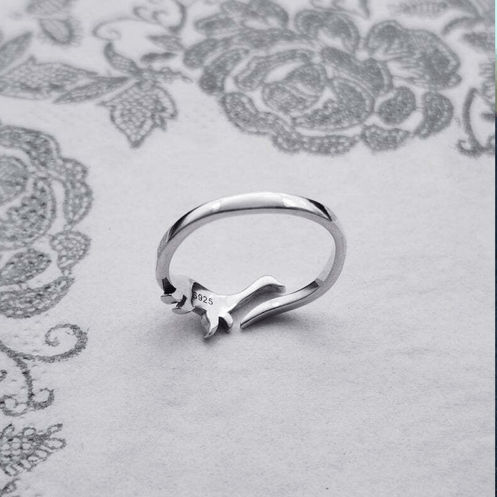 Fashionable adjustable dinosaur ring, silver-finish, a fun and unique piece of animal jewelry for all