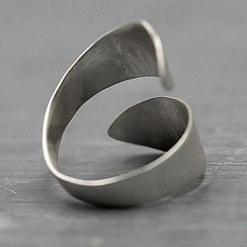 Fashionable women's adjustable silver ring, showcasing a beautiful mountain landscape