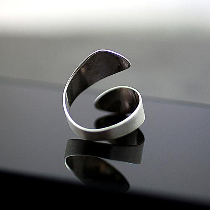 Adjustable silver ring for women, combining dandelion and mountain elements in its design