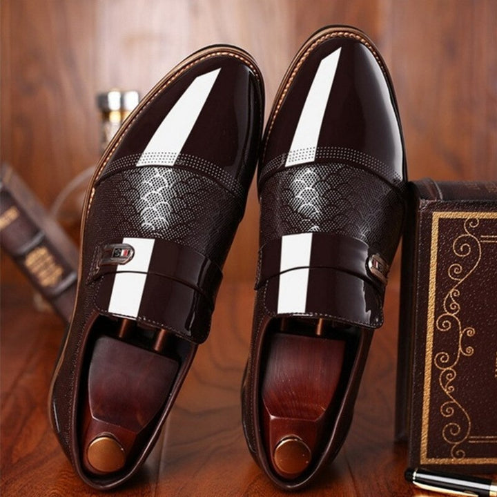 Men's high-shine black dress shoes with a sophisticated buckle design, enhancing any formal fashion look.