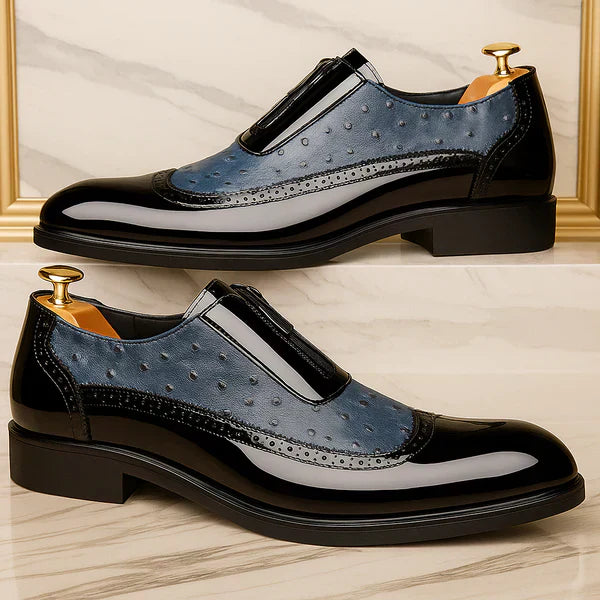 Stylish men's Oxford dress shoes, elegant formal footwear. Perfect for a sharp, sophisticated professional look.