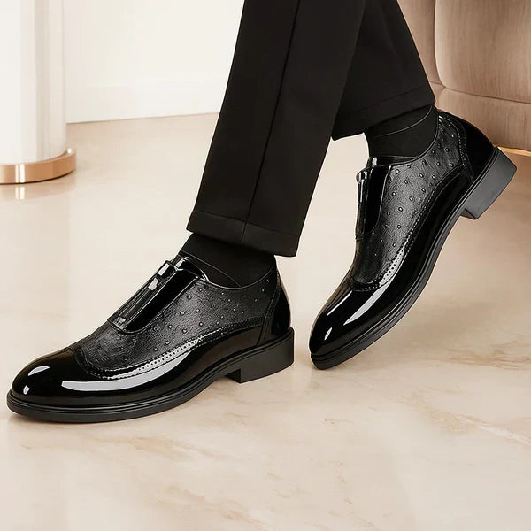 High-quality men's Oxford dress shoes. Sleek, comfortable formal footwear with a modern, professional design.