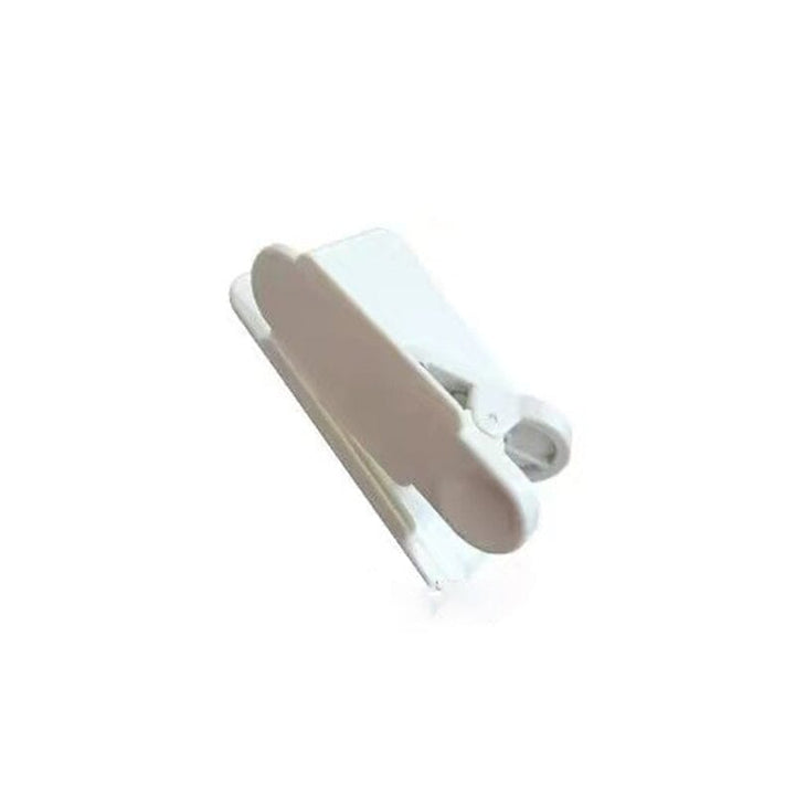 Content creation camera gear: Smartphone lens reflector for professional-looking vlogs