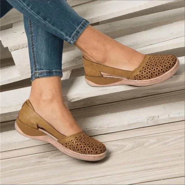 Versatile black women's comfort flats, ideal for bunion relief. Features ergonomic design, arch support & wide toe box.