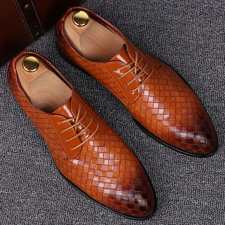 Versatile men's stylish lace-up shoes in premium leather, suitable for both dressy and smart-casual outfits.