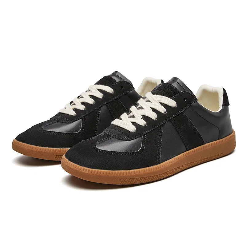 Modern men's casual footwear: durable lace-up low-top sneakers offering daily comfort and style.