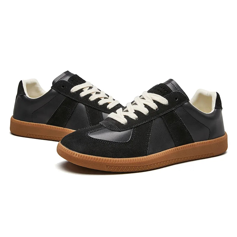 Enjoy daily comfort with these men's casual lace-up sneakers. Stylish low-top design, perfect walking shoes.