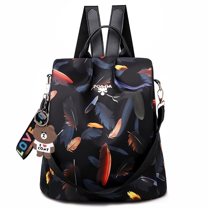 Fashionable women's everyday bag, anti-theft and water-resistant for stylish, secure carrying.