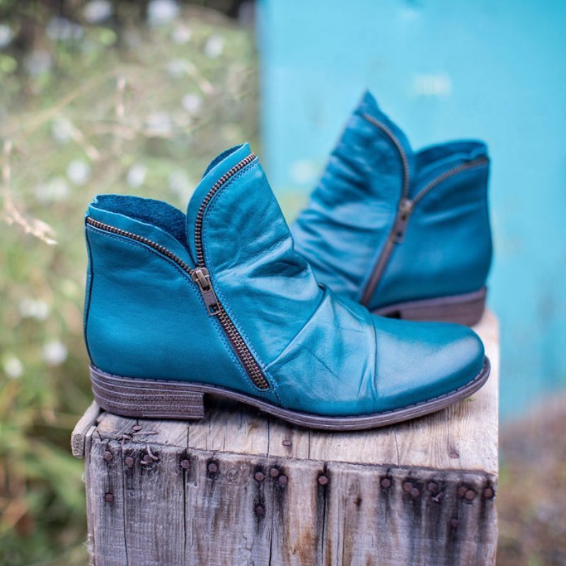 Stylish & comfy women's ankle boots, ideal for autumn style. Versatile everyday footwear for chic fall fashion.