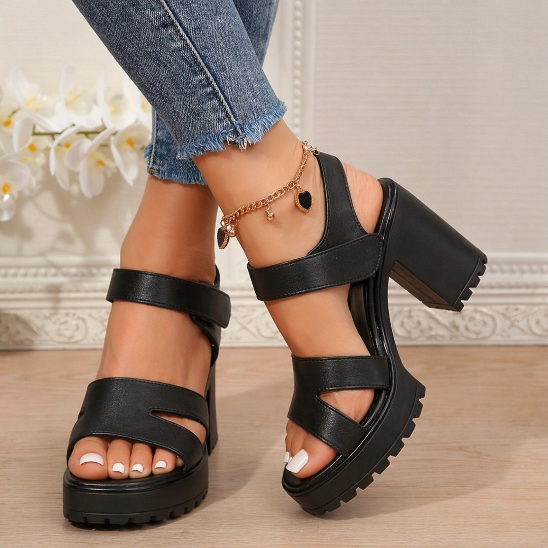 Casual women's comfort sandals, stylish everyday footwear. Lightweight open-toe design for summer style.