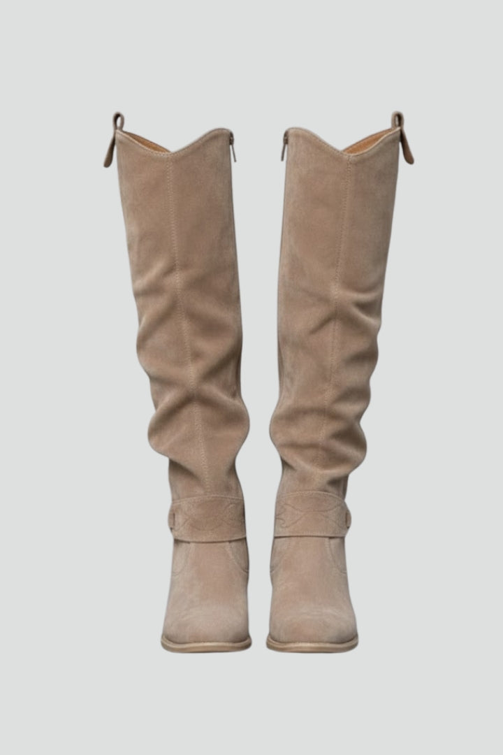 Stylish women's knee-high boots with comfortable flat heel for versatile fall & winter fashion.