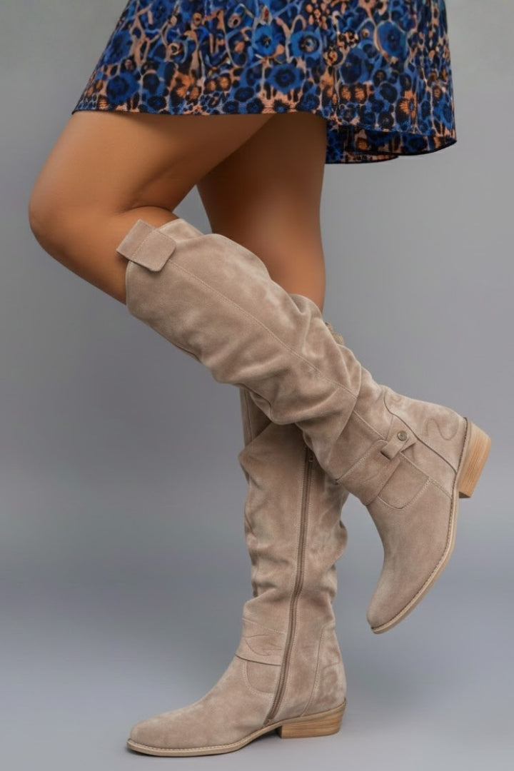 Classic black women's knee-high boots, flat heel design, versatile for everyday fall & winter style.