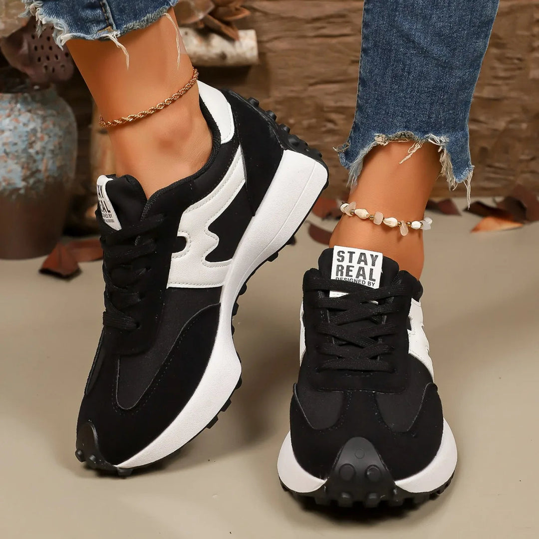 Women's fashionable platform sneakers, athletic design, perfect for daily trendy looks.