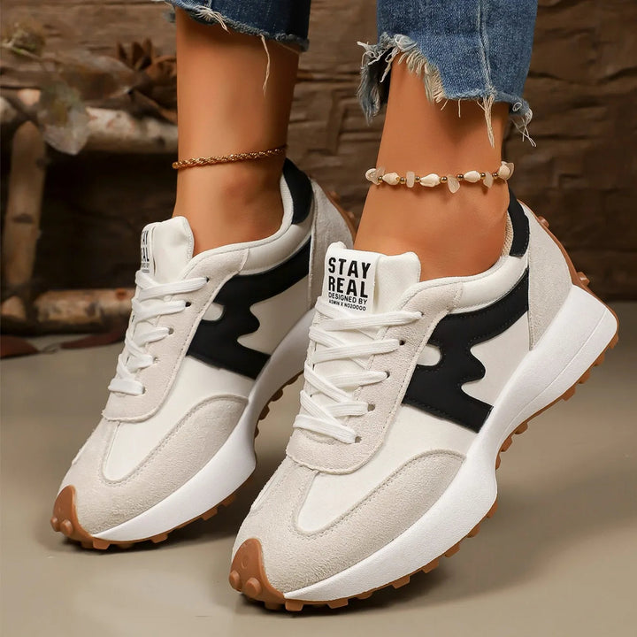 Modern women's platform sneakers, athletic and comfortable, suitable for daily fashion.
