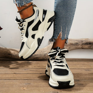 Fashionable women's platform sneakers, perfect for street style and everyday comfort.