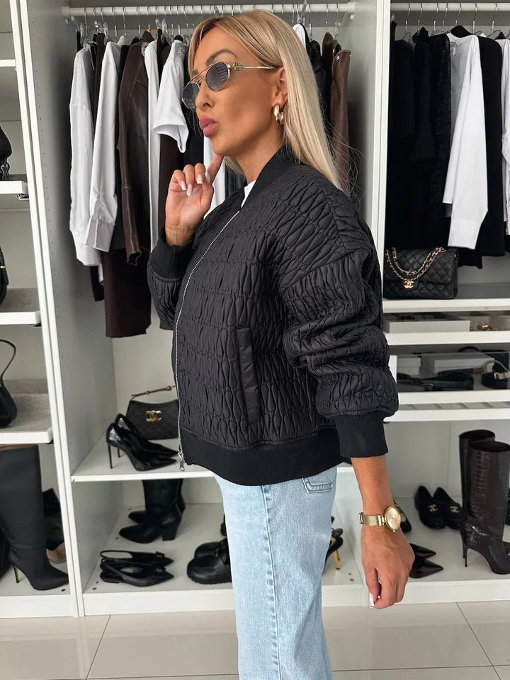 Versatile women's quilted bomber jacket for everyday fashion and warmth