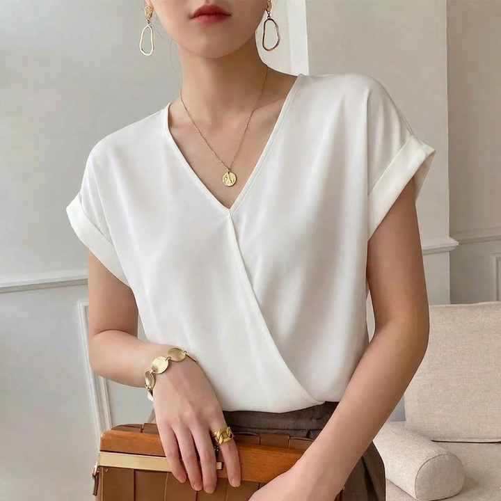 Effortless women's twist front V-neck blouse, short sleeve for versatile casual wear. Stylish and comfortable top.