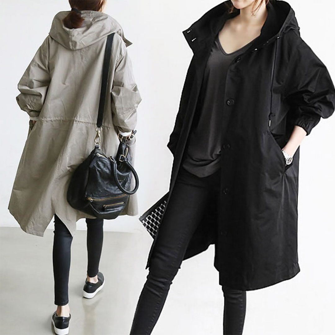 Fashionable women's waterproof long raincoat, ideal for stylish and protected outdoor adventures.