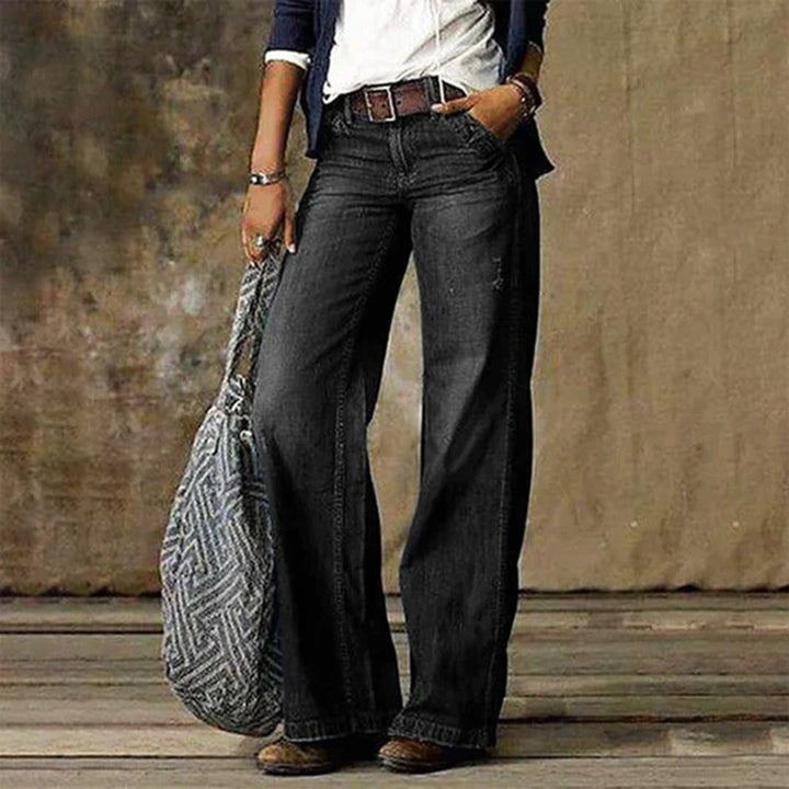 Fashionable women's high-waisted wide-leg jeans, ideal casual pants for everyday comfort.