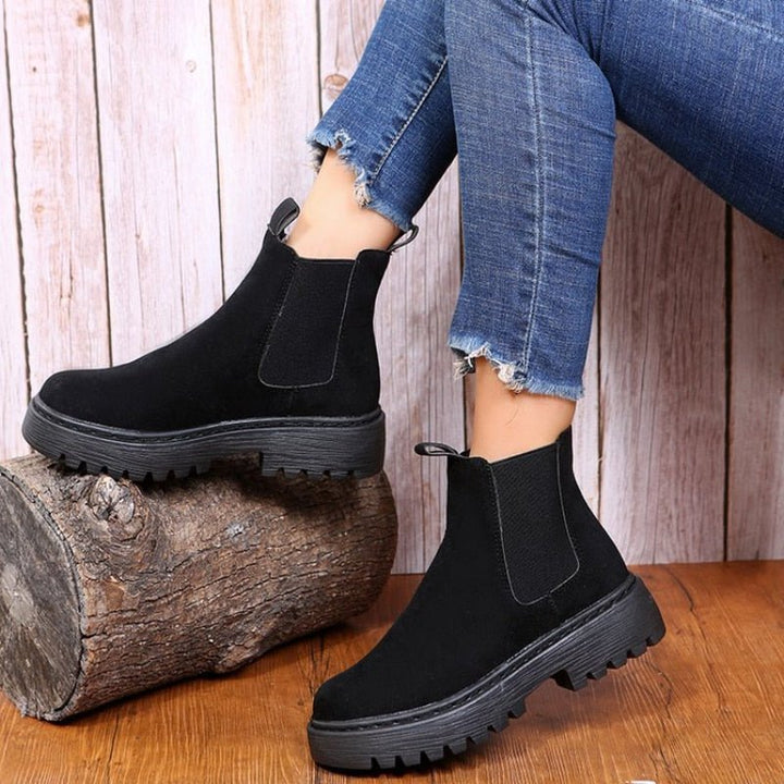 Elevated women's platform Chelsea boots, featuring a sleek design with elastic panels & chunky sole for trendy streetwear outfits.