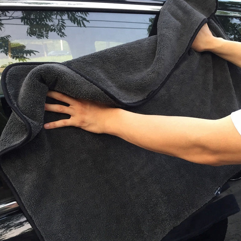Versatile twist pile microfiber cloth for deep car cleaning and fast household drying