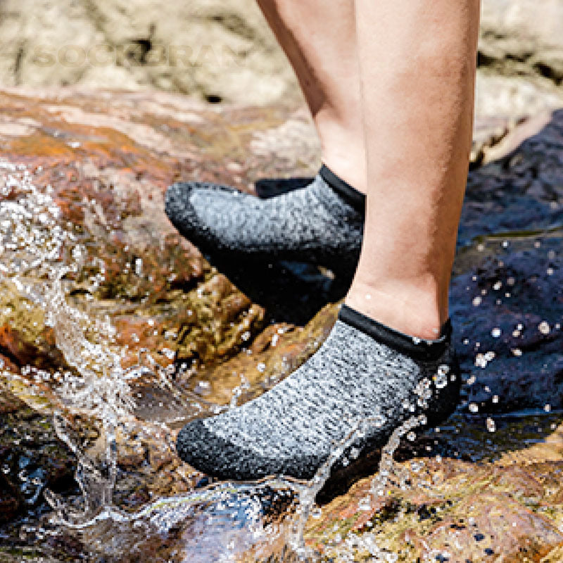 Quick-dry athletic socks, versatile for aqua fitness, yoga, and gym workouts.