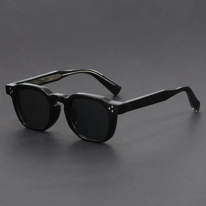 Unisex fashion eyewear: stylish square sunglasses for men and women, bold and contemporary.