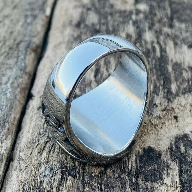 Fashionable unisex Celtic Tree of Life ring, a striking silver alloy accessory with deep symbolism.