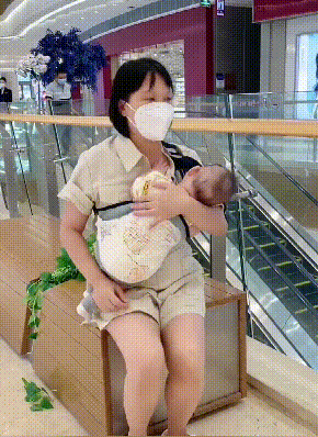 Baby gear: soft blue baby wrap, a must-have for hands-free parenting and outdoor adventures.