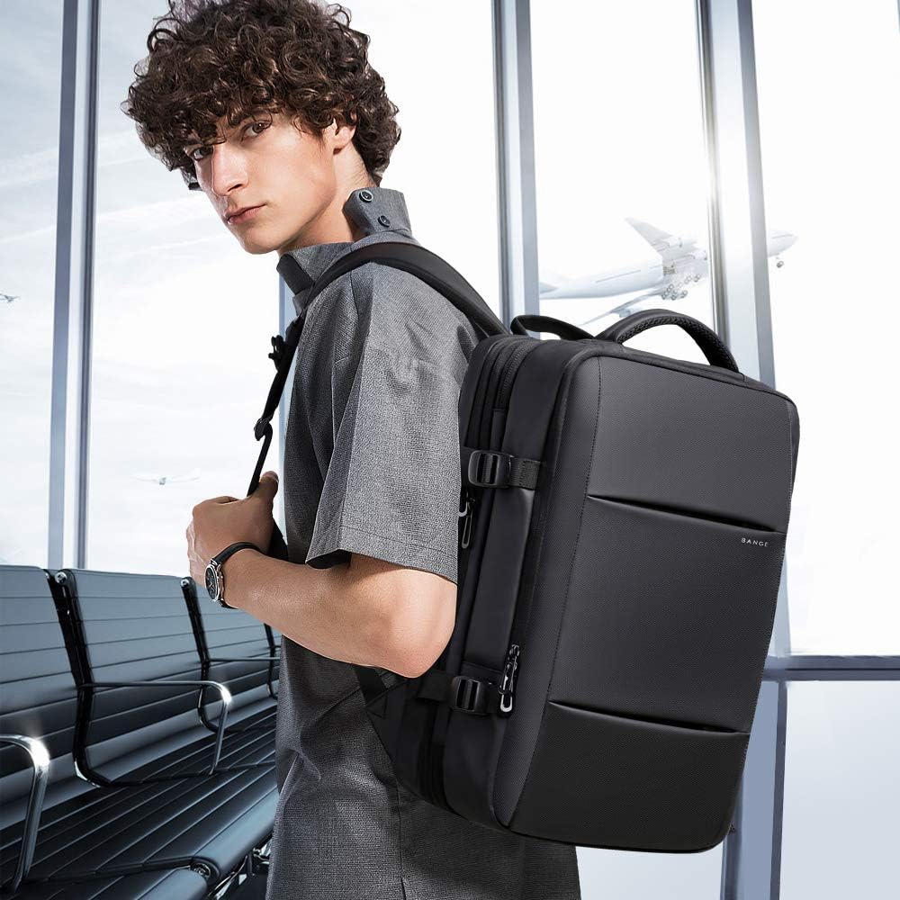 Front view of the minimalist anti-theft travel backpack with discreet pockets.