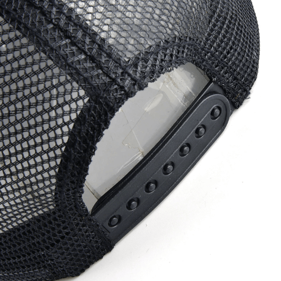 Fashionable unisex freedom cap, a sporty baseball hat with an eagle for sun protection.