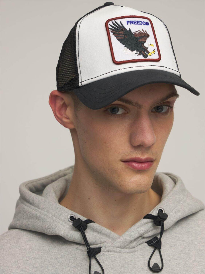 Versatile unisex baseball cap, freedom-themed eagle, perfect for everyday sun protection & style.