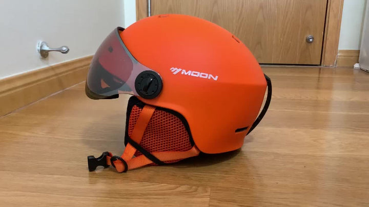 Comfortable unisex ski helmet, matte finish, featuring advanced head protection for outdoor sports.
