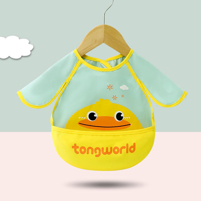 Detail of the polyester fabric on a kids long sleeve waterproof bib, highlighting its easy-to-clean and durable quality