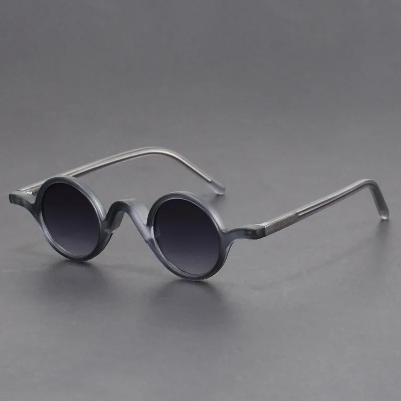 Contemporary unisex round eyewear. UV protection sunglasses in a modern design, perfect for any outfit.