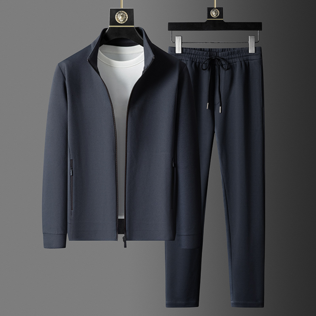Unisex premium tracksuit: comfortable two-piece set for everyday wear, ideal for casual style & active lifestyles.