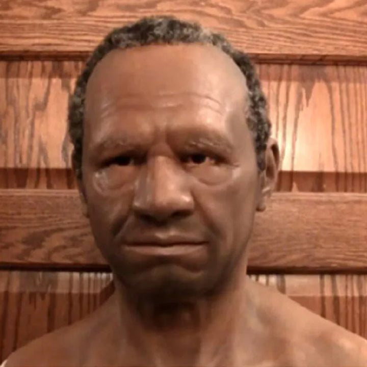 High-quality realistic unisex latex mask, perfect for Halloween fun