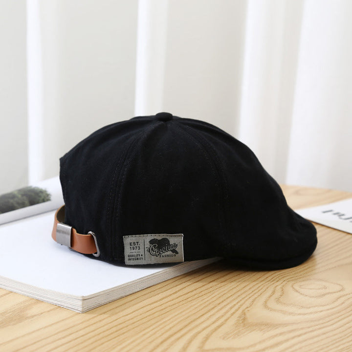 Casual retro beret cap for all genders, made from soft cotton, perfect for an understated look.