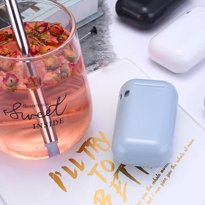 Portable eco-friendly straw, stainless steel, collapsible for ultimate convenience and sustainability.