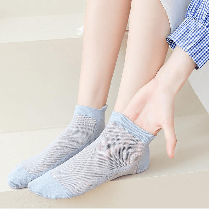 Assorted colors of Ultra-Thin Liner No-Show Socks, highlighting their versatile, non-slip design.