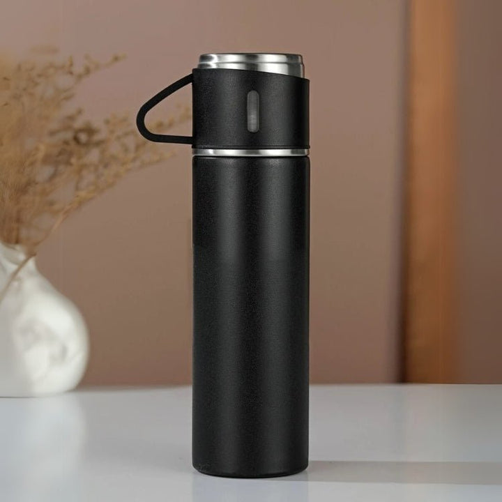 Unisex vacuum insulated stainless steel water bottle, keeps drinks hot or cold. Leak-proof & portable.