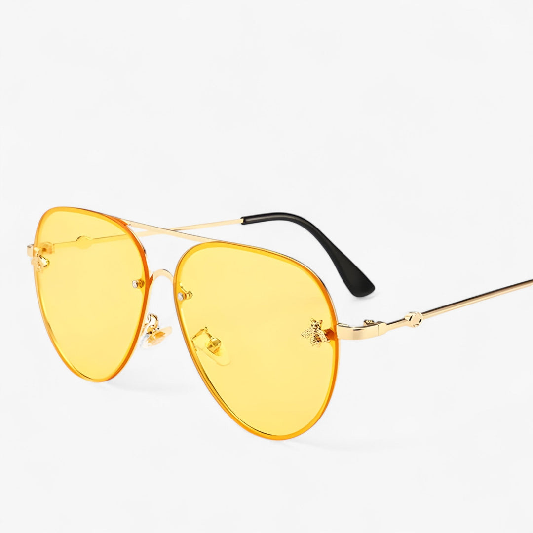 Unisex retro pilot sunglasses featuring a standout bee embellishment. Essential stylish travel accessory.