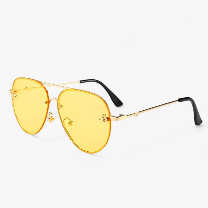 Stylish unisex aviator sunglasses, metal frame, with an eye-catching bee accent. Perfect for retro fashion.