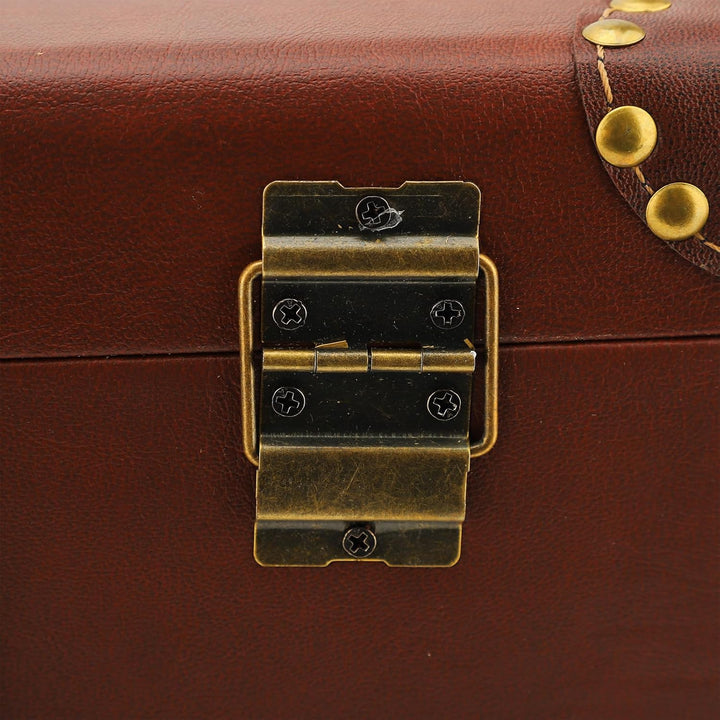 Chic vintage leather overnight carry-on bag. Brown unisex travel case featuring a classic design and alloy lock.