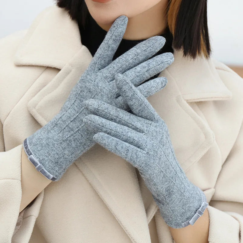 Stylish women's black cashmere blend gloves for winter, featuring functional touchscreen capability.